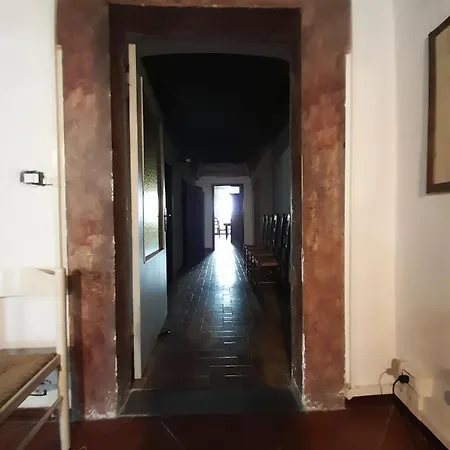 Appartamento Monte Santa Maria Tiberina; Appartamento sull'antica struttura del Castello dei Bourbon del Monte. Via del Castello 2 piano, 06010 Monte Santa Maria Tiberina, Italia *